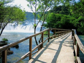 House, 3 brs, 100 y old, 14 km NP Krka, 35 km Sea